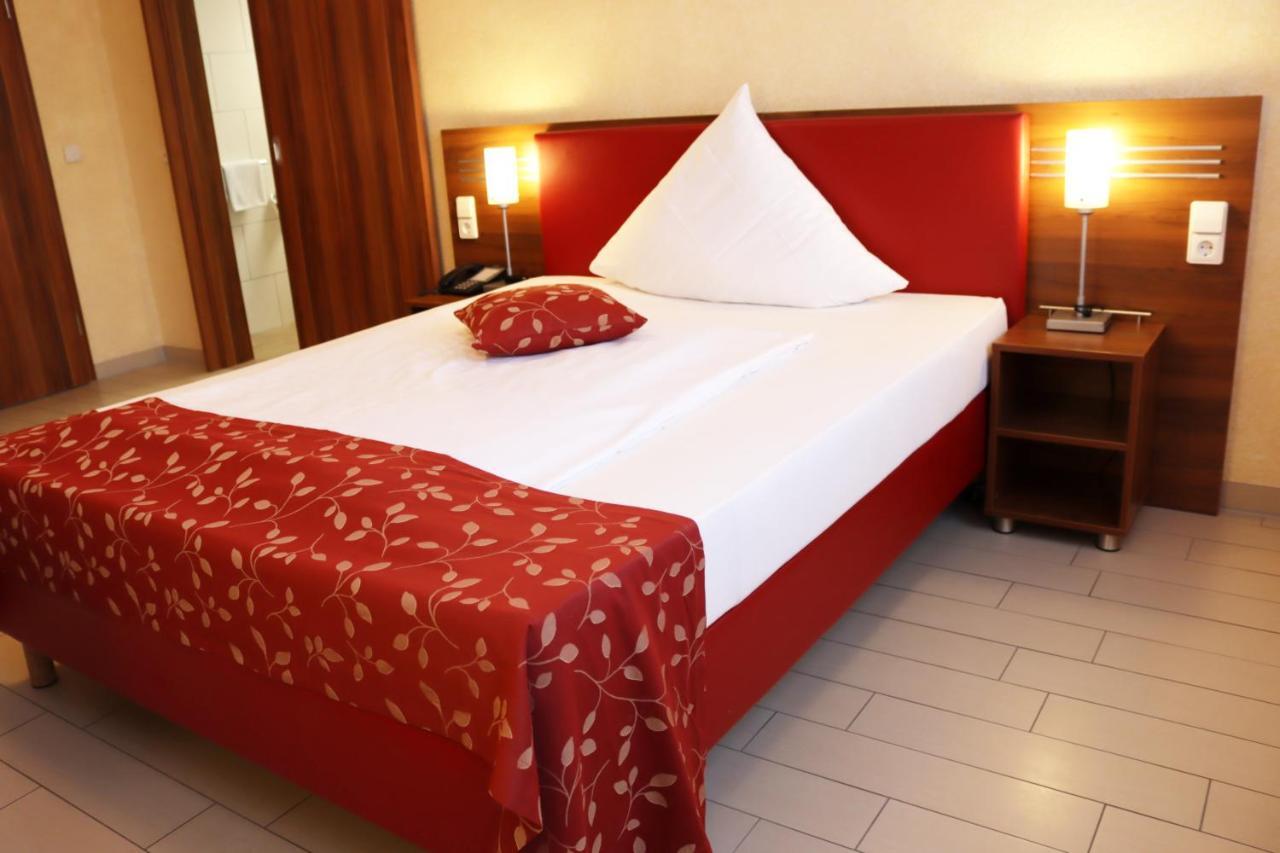 Land-Gut-Hotel Am Ring Meuspath Екстер'єр фото