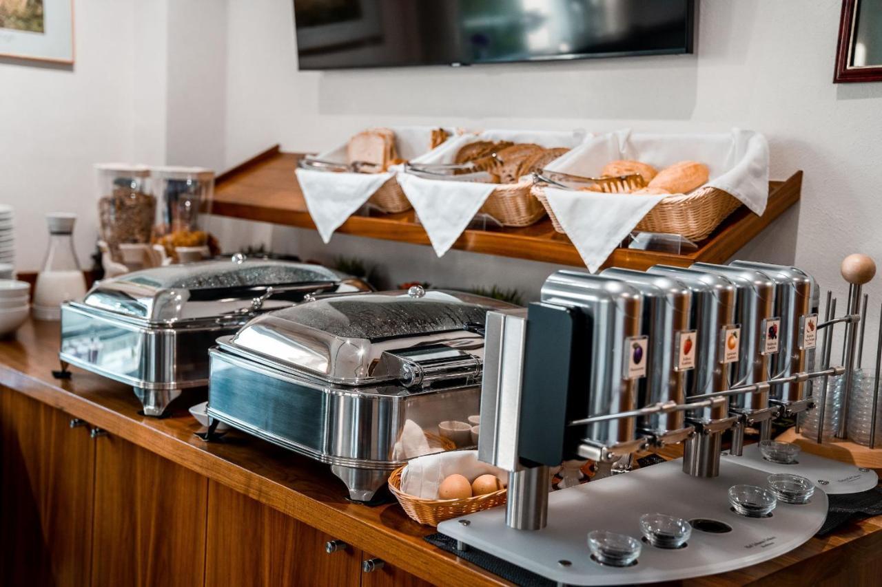 Land-Gut-Hotel Am Ring Meuspath Екстер'єр фото