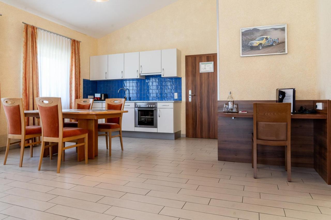 Land-Gut-Hotel Am Ring Meuspath Екстер'єр фото