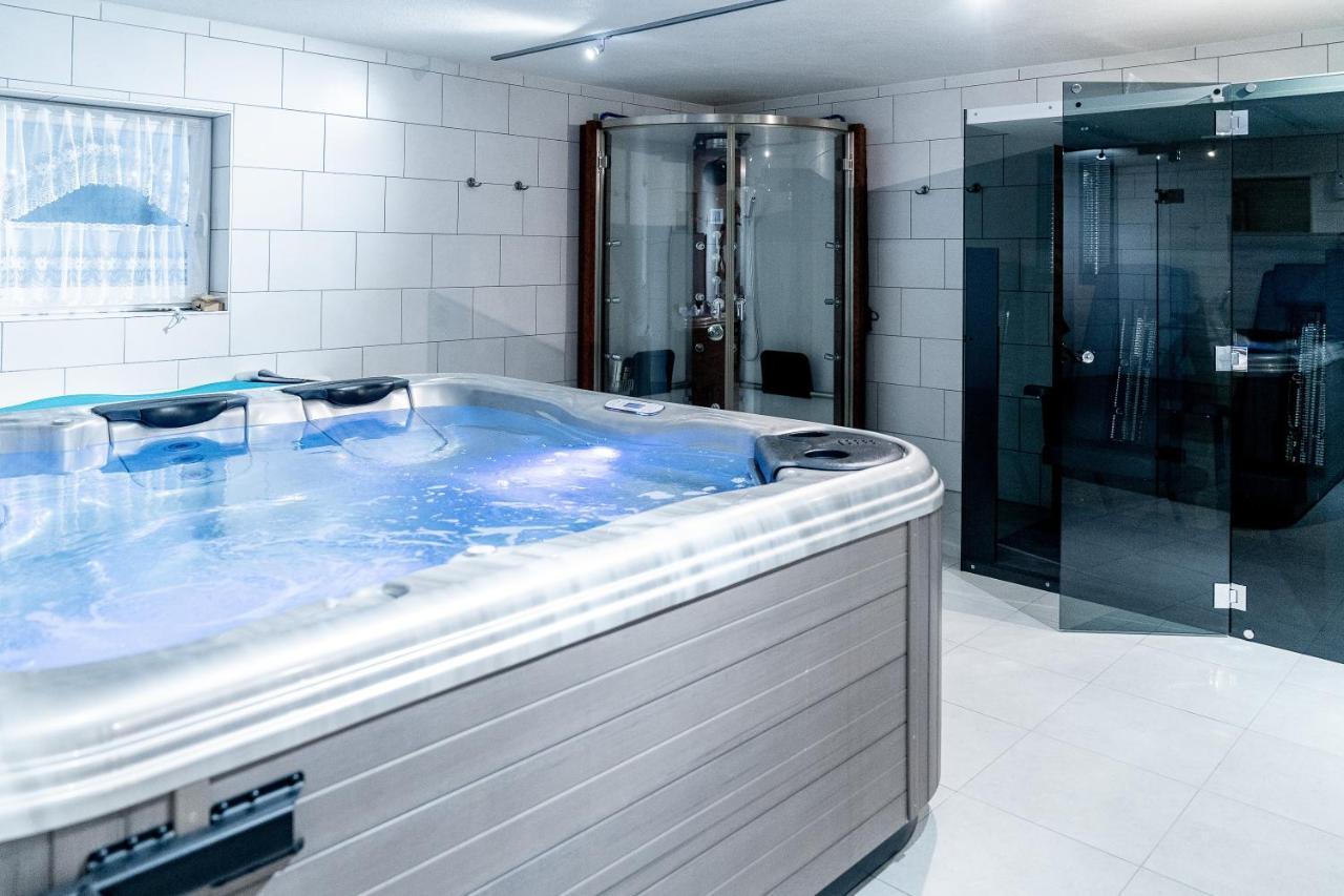 Land-Gut-Hotel Am Ring Meuspath Екстер'єр фото