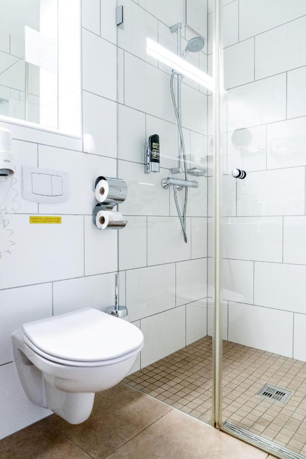 Land-Gut-Hotel Am Ring Meuspath Екстер'єр фото