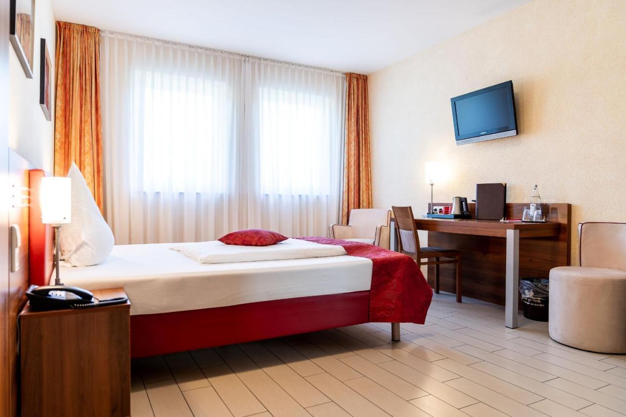 Land-Gut-Hotel Am Ring Meuspath Екстер'єр фото