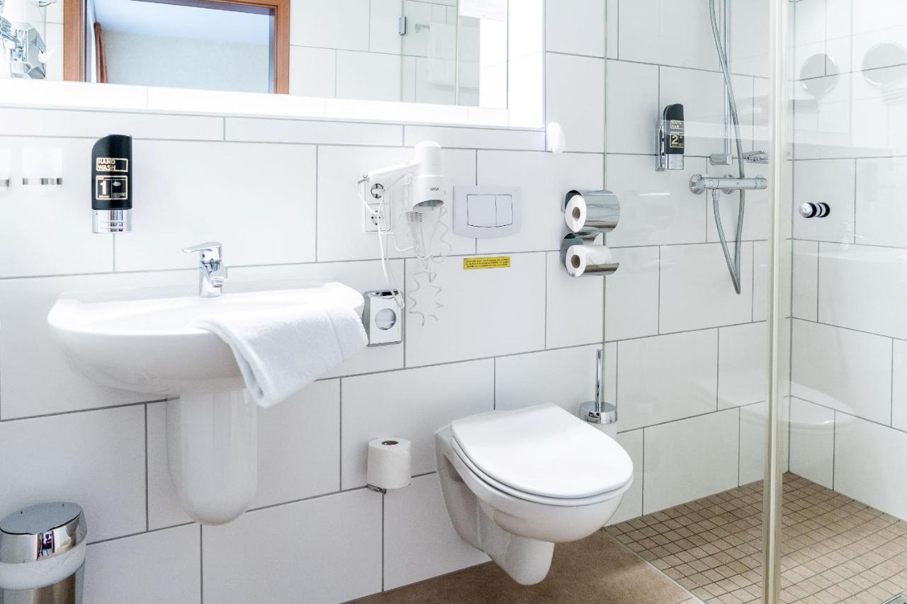 Land-Gut-Hotel Am Ring Meuspath Екстер'єр фото
